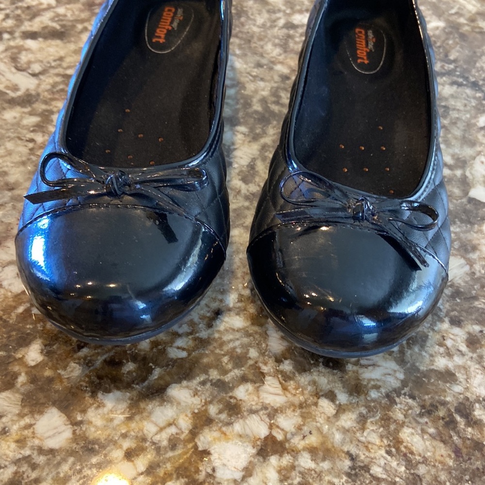 Comfort Black low heel flats in size 7 - Picture 3 of 5